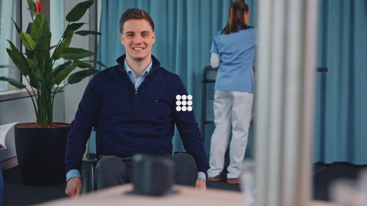 Video laden: Introducing BRITA Easy Access Panel for barrier-free water dispensing.